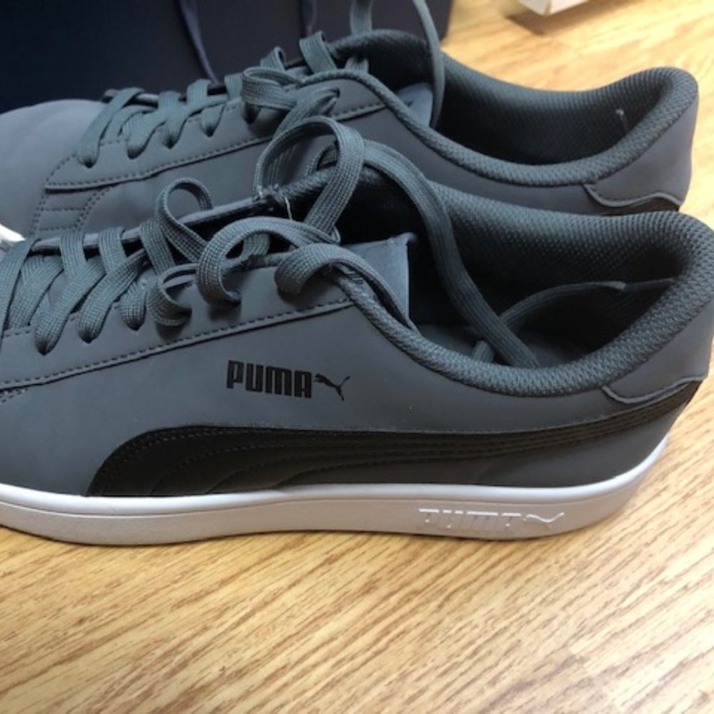Mens Puma Smash V2 buck size 11